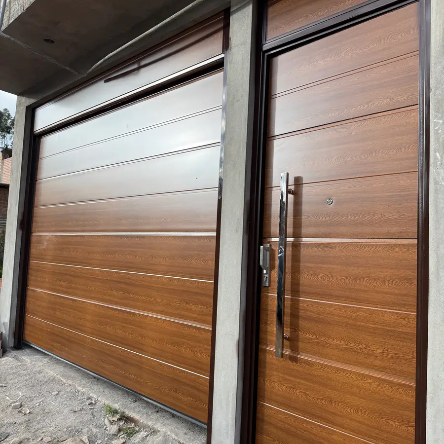Instalación de puerta automática de vidrio y aluminio en Huancayo